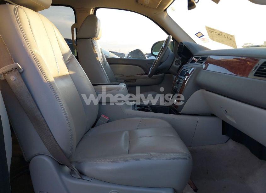 Photo 5 of 2007 Chevrolet Suburban 1500 LT (VIN 3GNFK16357G299865)