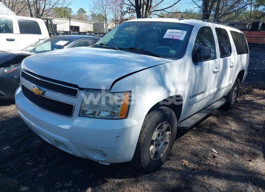 Photo 2 of 2008 Chevrolet Suburban 1500 LT (VIN 3GNFK16358G148557)