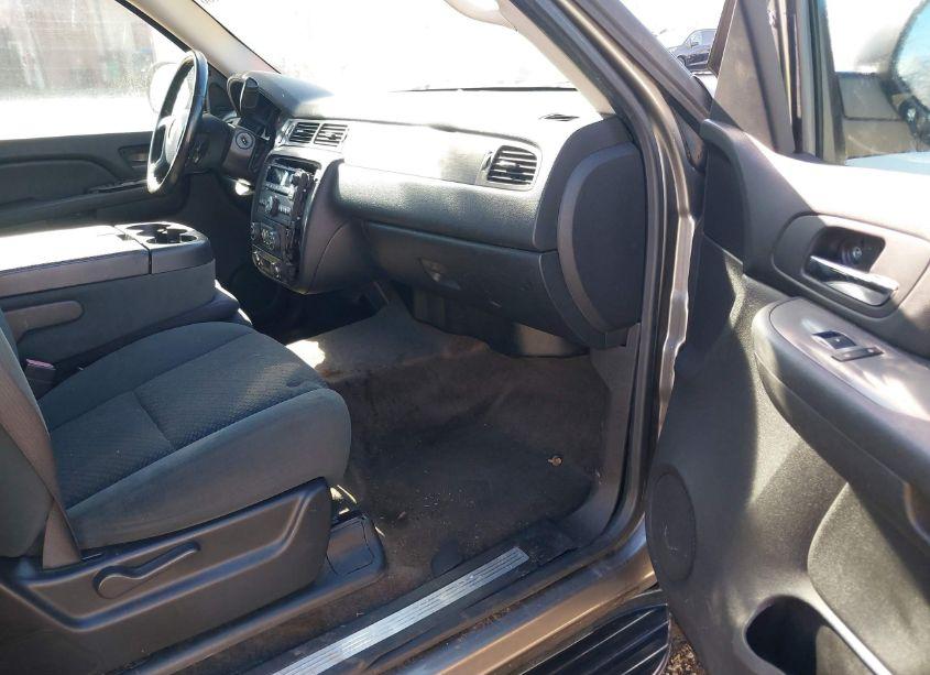 Photo 5 of 2008 Chevrolet Suburban 1500 LS (VIN 3GNFK16358G288138)