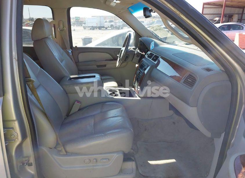 Photo 5 of 2008 Chevrolet Suburban 1500 LT (VIN 3GNFK16368G101859)