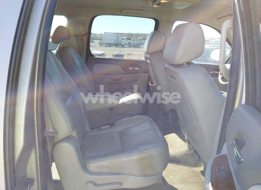 Photo 8 of 2008 Chevrolet Suburban 1500 LT (VIN 3GNFK16368G101859)