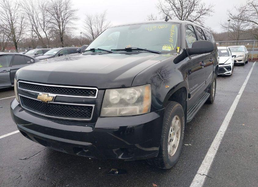 Photo 2 of 2008 Chevrolet Suburban 1500 LS (VIN 3GNFK16368G116054)