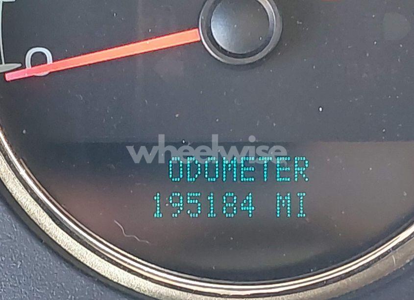 Photo 15 of 2008 Chevrolet Suburban 1500 LTZ (VIN 3GNFK16368G215490)