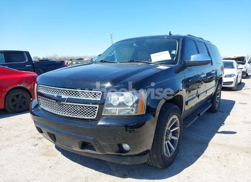 Photo 2 of 2008 Chevrolet Suburban 1500 LTZ (VIN 3GNFK16368G215490)