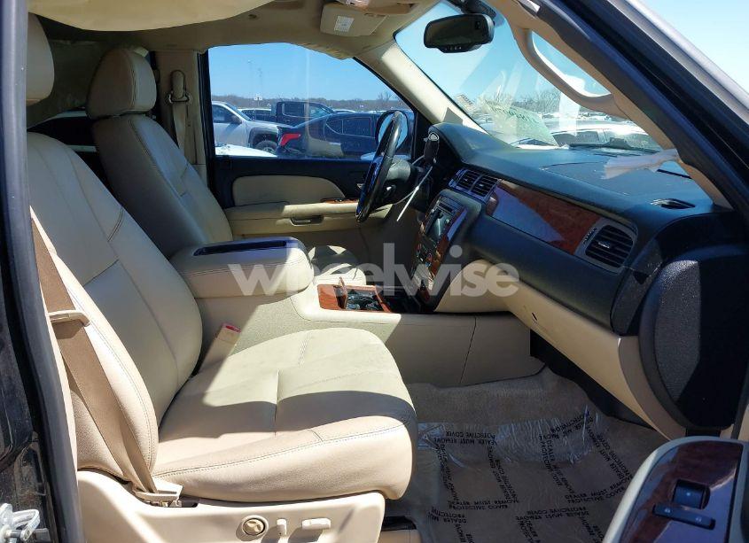 Photo 5 of 2008 Chevrolet Suburban 1500 LTZ (VIN 3GNFK16368G215490)