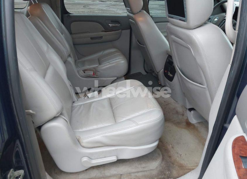 Photo 8 of 2007 Chevrolet Suburban 1500 LT (VIN 3GNFK16377G260369)