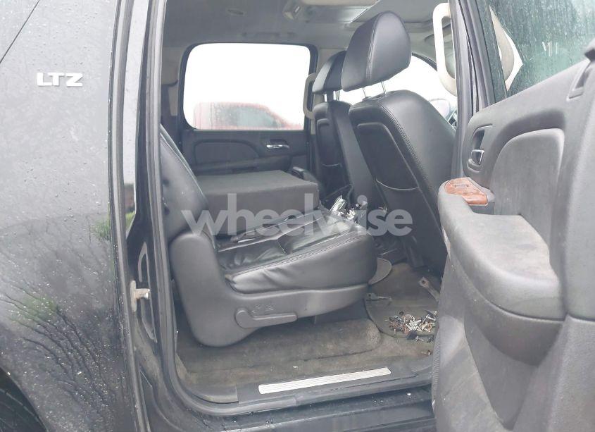 Photo 8 of 2007 Chevrolet Suburban 1500 LTZ (VIN 3GNFK16377G291766)