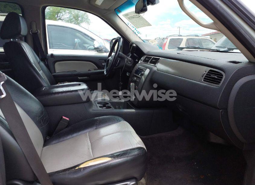 Photo 5 of 2008 Chevrolet Suburban 1500 LT (VIN 3GNFK16378G138399)