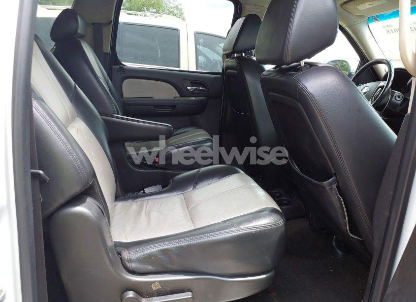 Photo 8 of 2008 Chevrolet Suburban 1500 LT (VIN 3GNFK16378G138399)