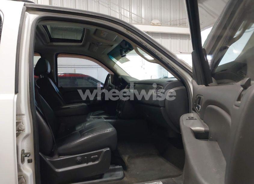 Photo 5 of 2008 Chevrolet Suburban 1500 LT (VIN 3GNFK16378G195394)