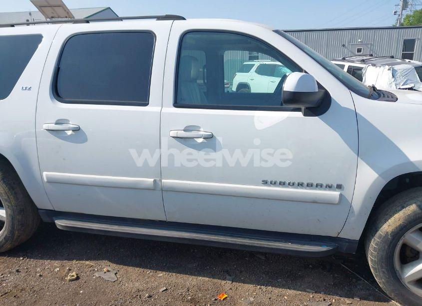 Photo 13 of 2007 Chevrolet Suburban 1500 LTZ (VIN 3GNFK16397G116032)