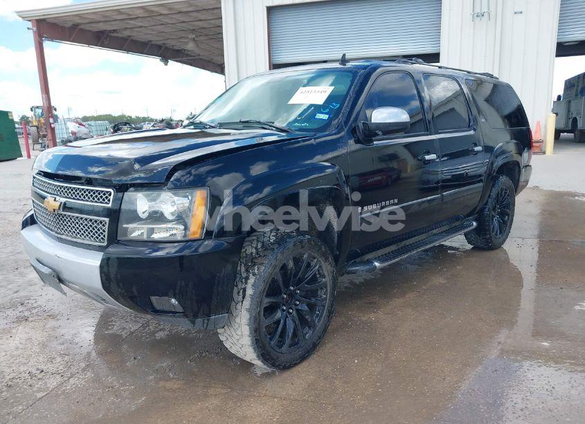 Photo 2 of 2007 Chevrolet Suburban 1500 LT (VIN 3GNFK16397G250068)