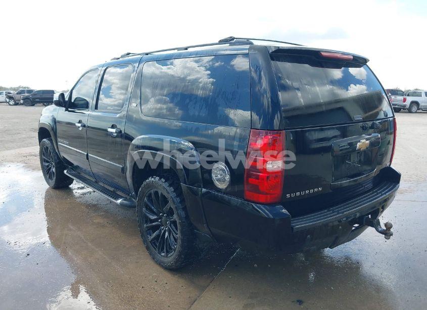 Photo 3 of 2007 Chevrolet Suburban 1500 LT (VIN 3GNFK16397G250068)