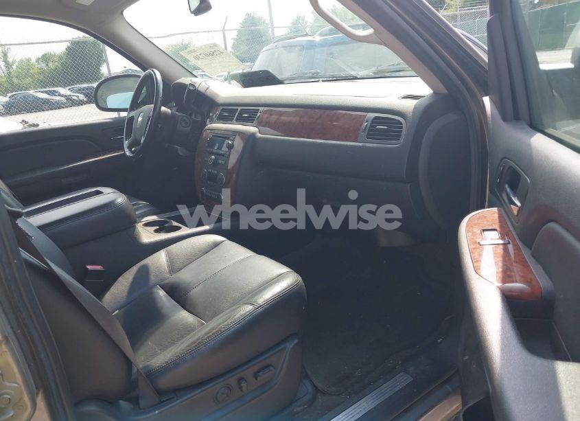 Photo 5 of 2008 Chevrolet Suburban 1500 LT (VIN 3GNFK16398G157486)