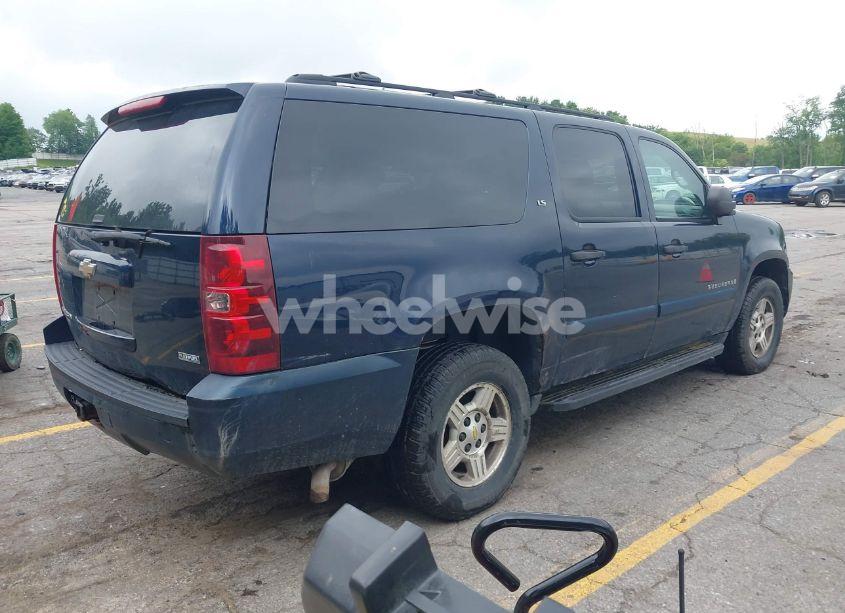 Photo 4 of 2008 Chevrolet Suburban 1500 LS (VIN 3GNFK16398G176488)