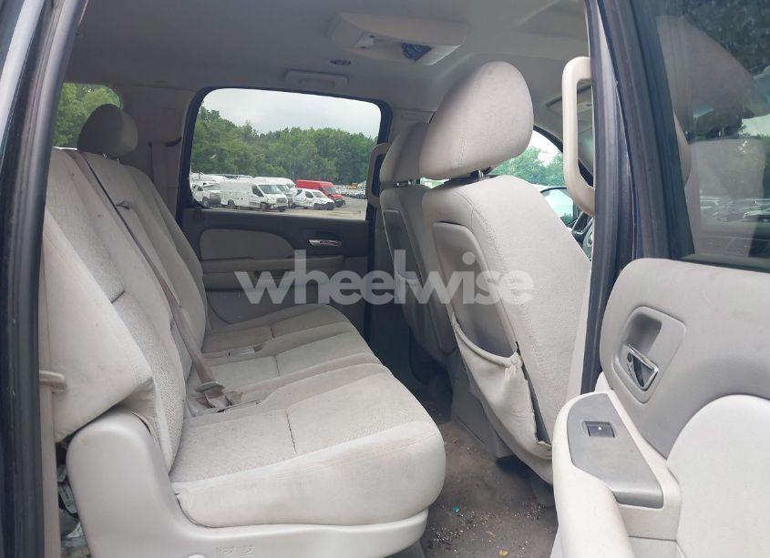 Photo 8 of 2008 Chevrolet Suburban 1500 LS (VIN 3GNFK16398G176488)