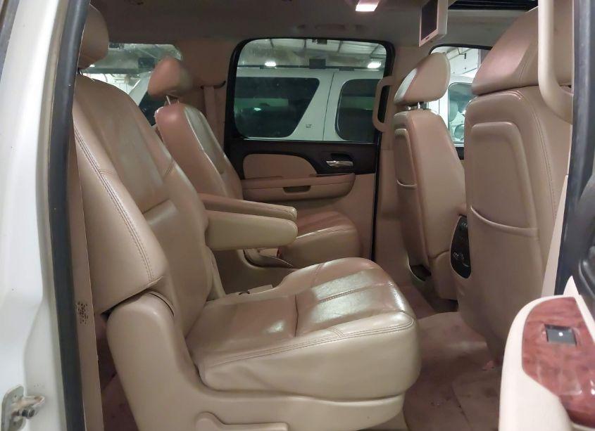 Photo 8 of 2007 Chevrolet Suburban 1500 LTZ (VIN 3GNFK163X7G115830)