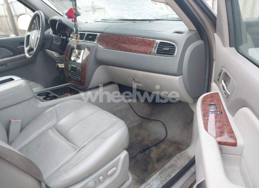 Photo 5 of 2007 Chevrolet Suburban 1500 LTZ (VIN 3GNFK163X7G120252)