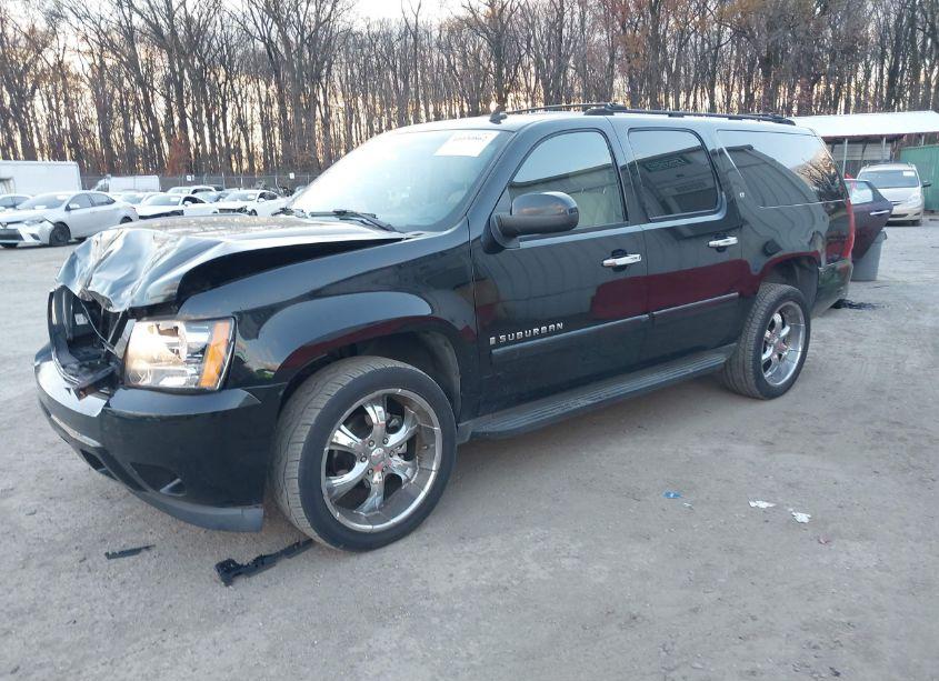 Photo 2 of 2007 Chevrolet Suburban 1500 LT (VIN 3GNFK163X7G181665)