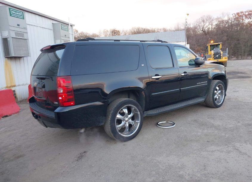 Photo 4 of 2007 Chevrolet Suburban 1500 LT (VIN 3GNFK163X7G181665)