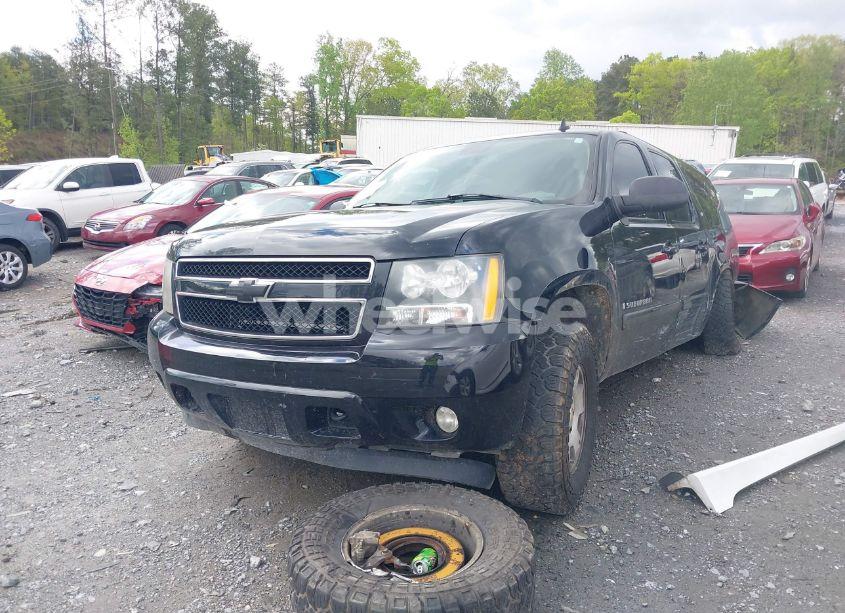 Photo 2 of 2007 Chevrolet Suburban 1500 LT (VIN 3GNFK163X7G219590)