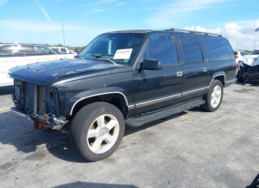 Photo 2 of 1999 Chevrolet Suburban 1500 LT (VIN 3GNFK16R0XG116053)