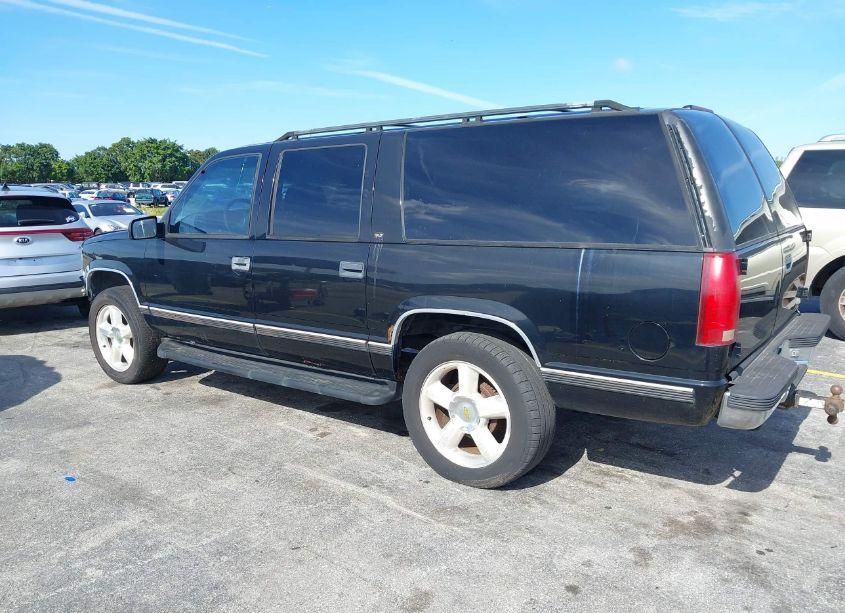 Photo 3 of 1999 Chevrolet Suburban 1500 LT (VIN 3GNFK16R0XG116053)