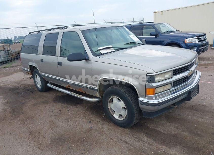 1999 Chevrolet Suburban 1500 LT (VIN 3GNFK16R0XG225015) main photo