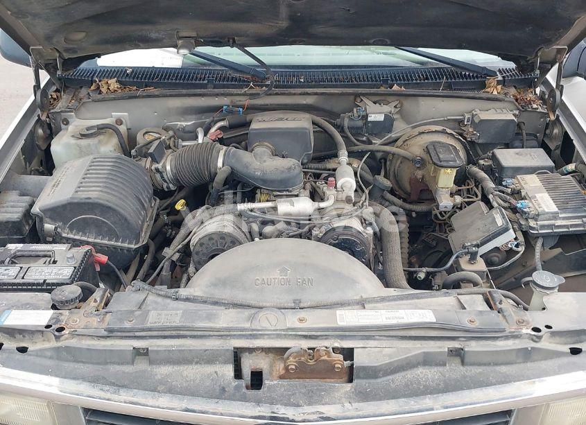 Photo 10 of 1999 Chevrolet Suburban 1500 LT (VIN 3GNFK16R0XG225015)