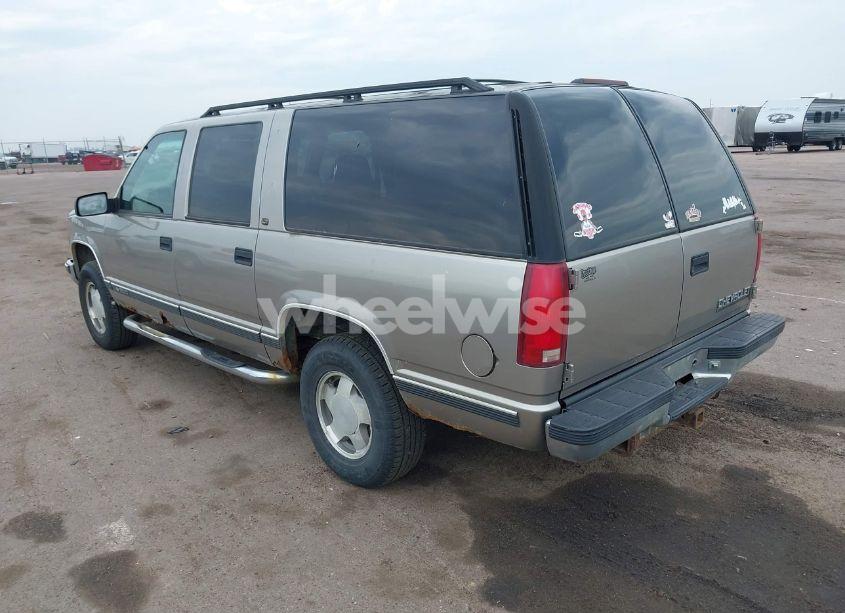 Photo 3 of 1999 Chevrolet Suburban 1500 LT (VIN 3GNFK16R0XG225015)