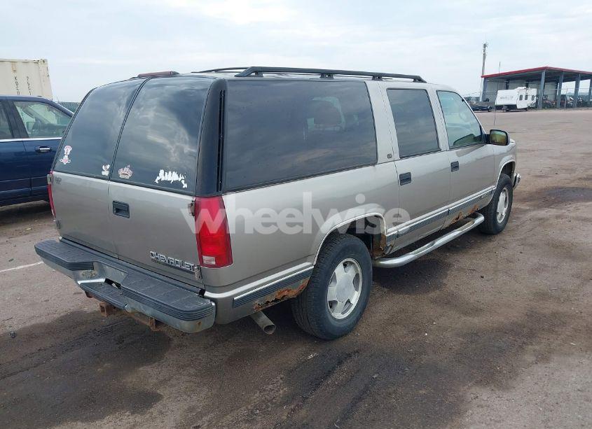 Photo 4 of 1999 Chevrolet Suburban 1500 LT (VIN 3GNFK16R0XG225015)
