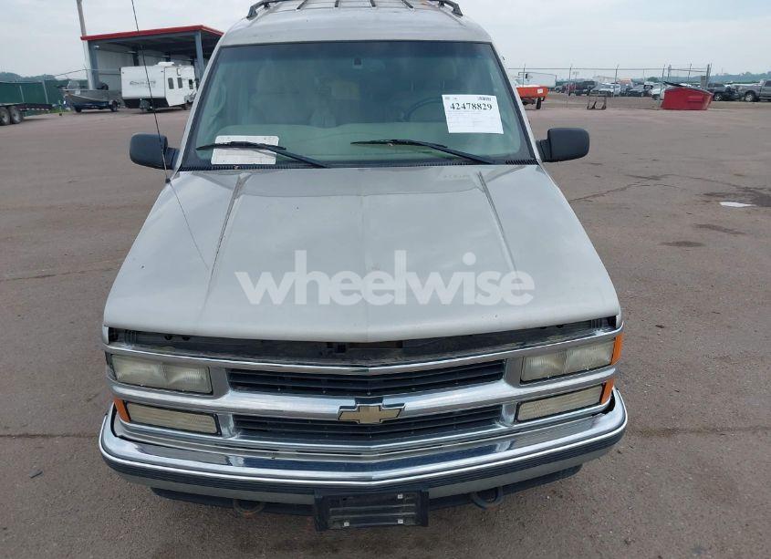 Photo 6 of 1999 Chevrolet Suburban 1500 LT (VIN 3GNFK16R0XG225015)