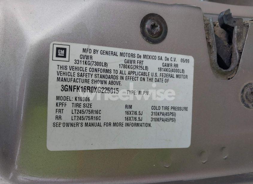 Photo 9 of 1999 Chevrolet Suburban 1500 LT (VIN 3GNFK16R0XG225015)