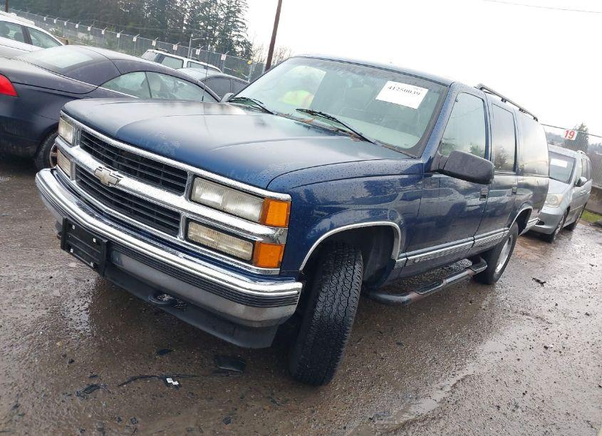 Photo 2 of 1999 Chevrolet Suburban 1500 LT (VIN 3GNFK16R1XG139258)
