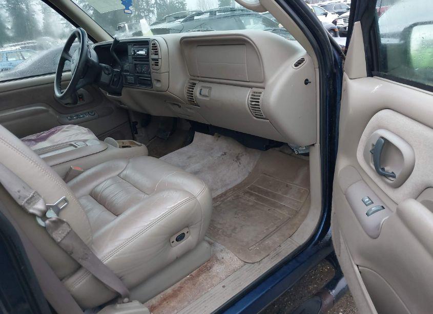 Photo 5 of 1999 Chevrolet Suburban 1500 LT (VIN 3GNFK16R1XG139258)