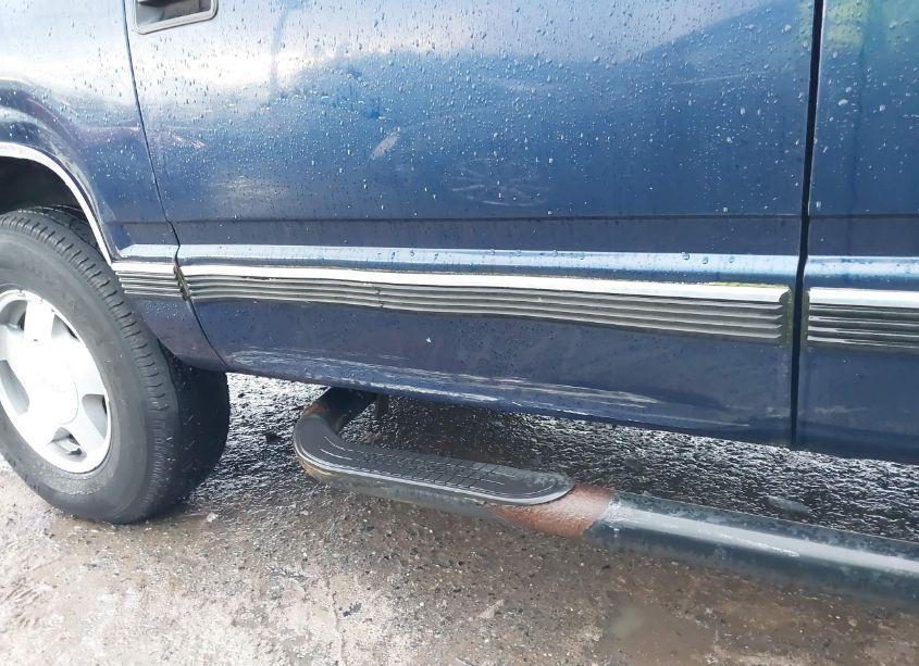 Photo 6 of 1999 Chevrolet Suburban 1500 LT (VIN 3GNFK16R1XG139258)