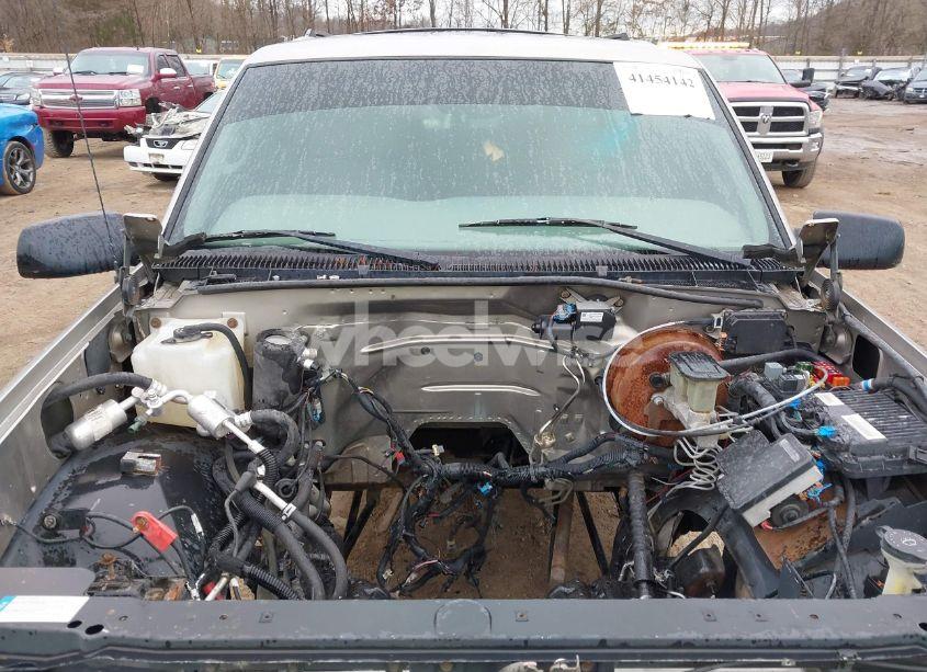 Photo 10 of 1999 Chevrolet Suburban 1500 LT (VIN 3GNFK16R1XG191800)