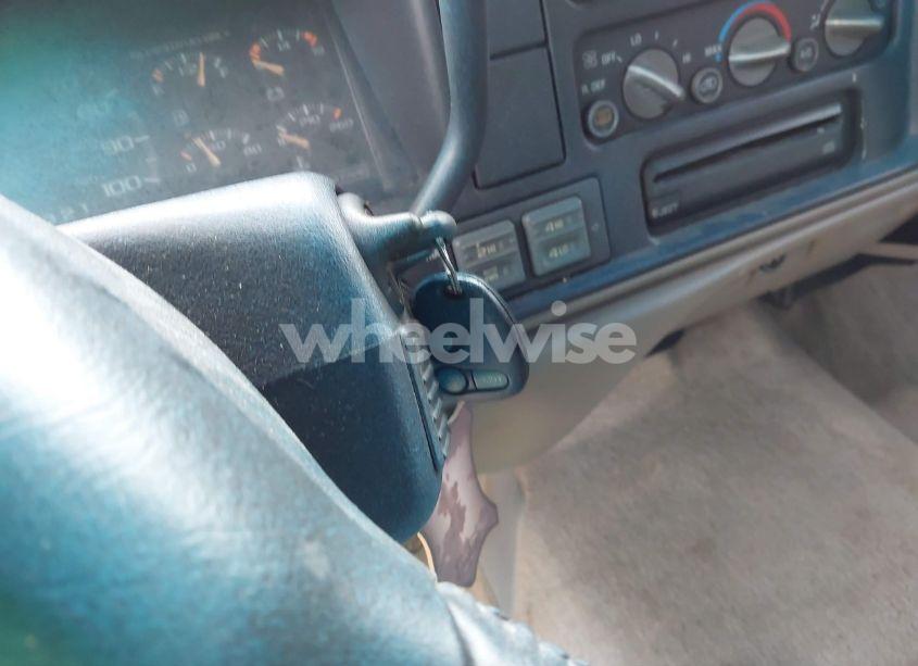 Photo 11 of 1999 Chevrolet Suburban 1500 LT (VIN 3GNFK16R1XG191800)