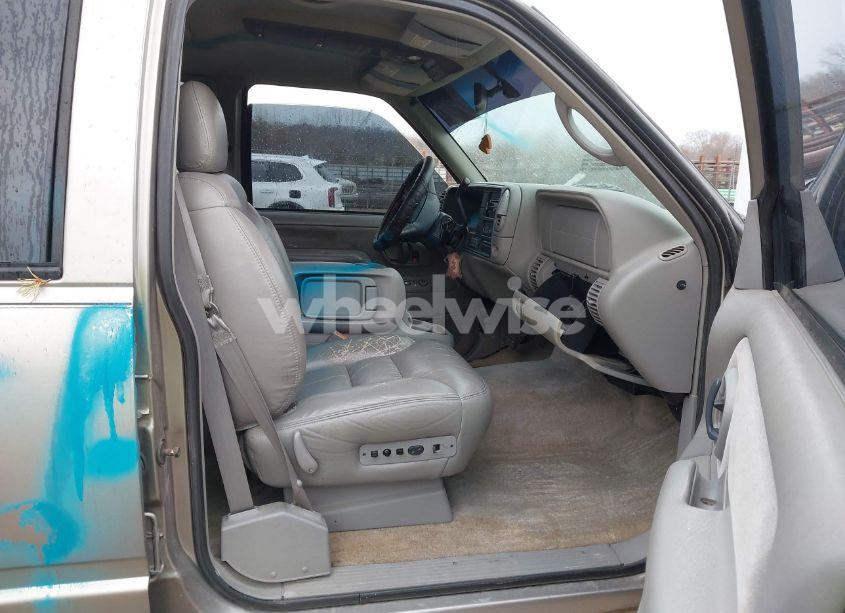 Photo 5 of 1999 Chevrolet Suburban 1500 LT (VIN 3GNFK16R1XG191800)