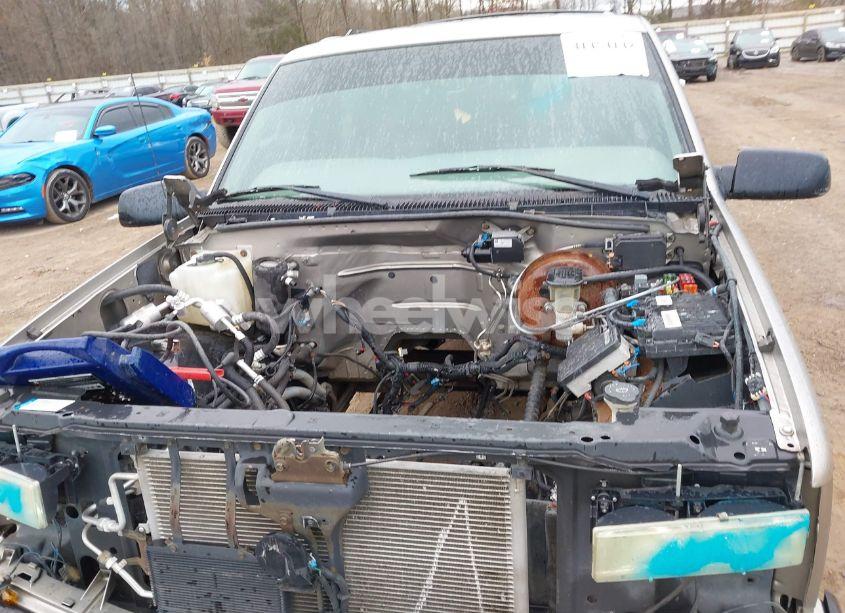 Photo 6 of 1999 Chevrolet Suburban 1500 LT (VIN 3GNFK16R1XG191800)