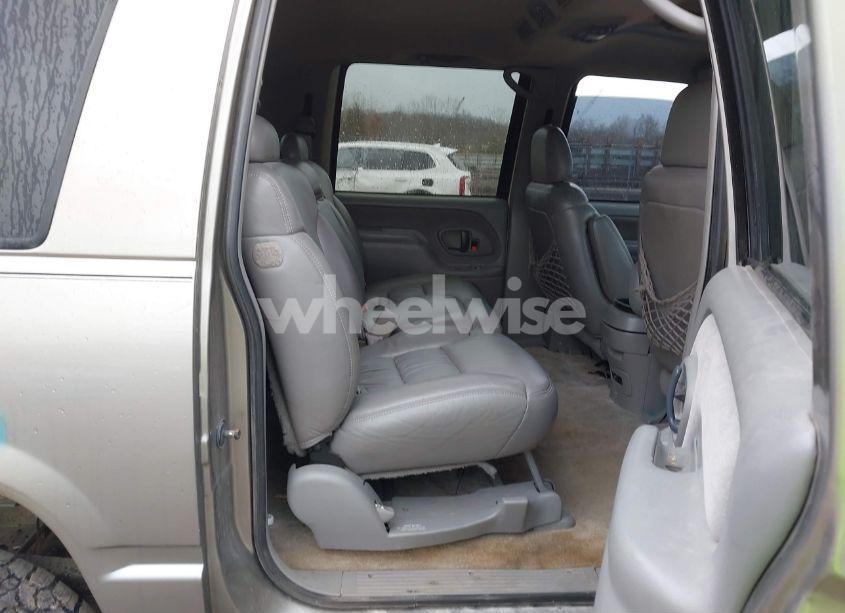 Photo 8 of 1999 Chevrolet Suburban 1500 LT (VIN 3GNFK16R1XG191800)