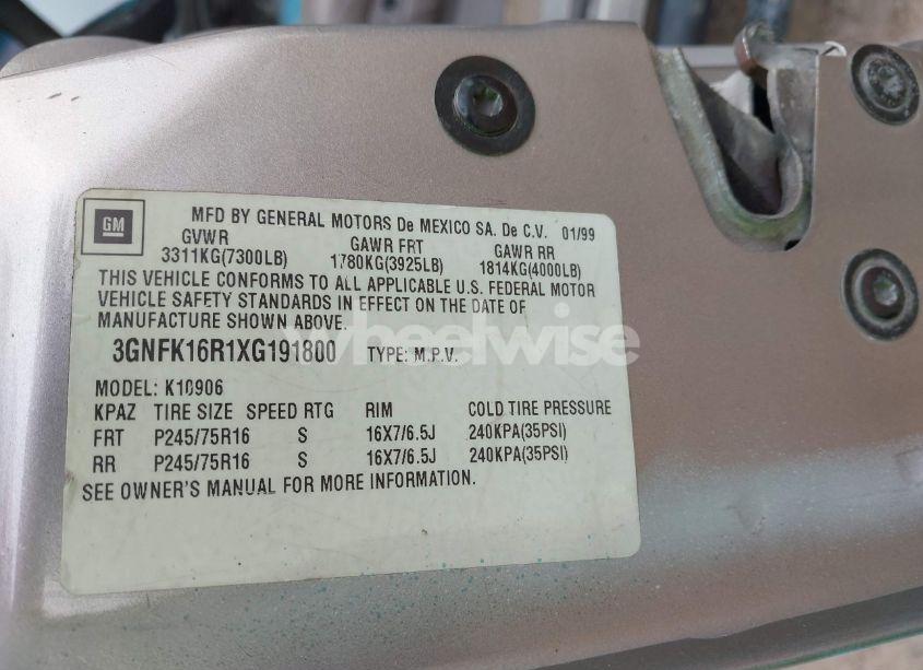 Photo 9 of 1999 Chevrolet Suburban 1500 LT (VIN 3GNFK16R1XG191800)