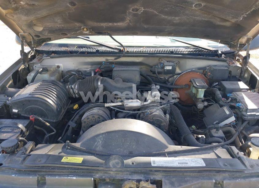 Photo 10 of 1999 Chevrolet Suburban 1500 LT (VIN 3GNFK16R1XG232927)