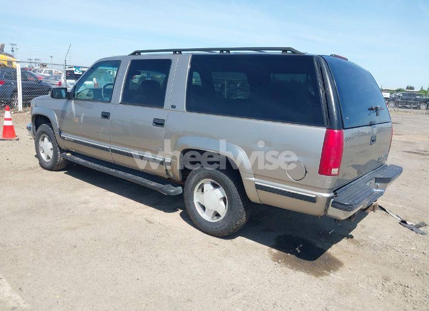 Photo 3 of 1999 Chevrolet Suburban 1500 LT (VIN 3GNFK16R1XG232927)