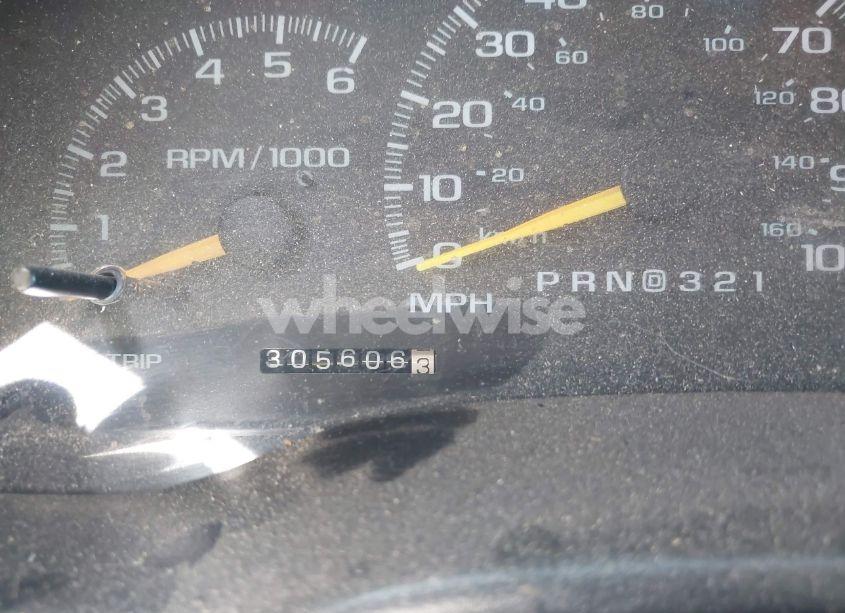 Photo 7 of 1999 Chevrolet Suburban 1500 LT (VIN 3GNFK16R1XG232927)