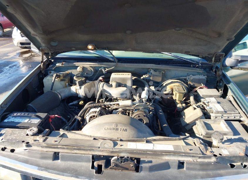 Photo 10 of 1996 Chevrolet Suburban K1500 (VIN 3GNFK16R2TG144401)