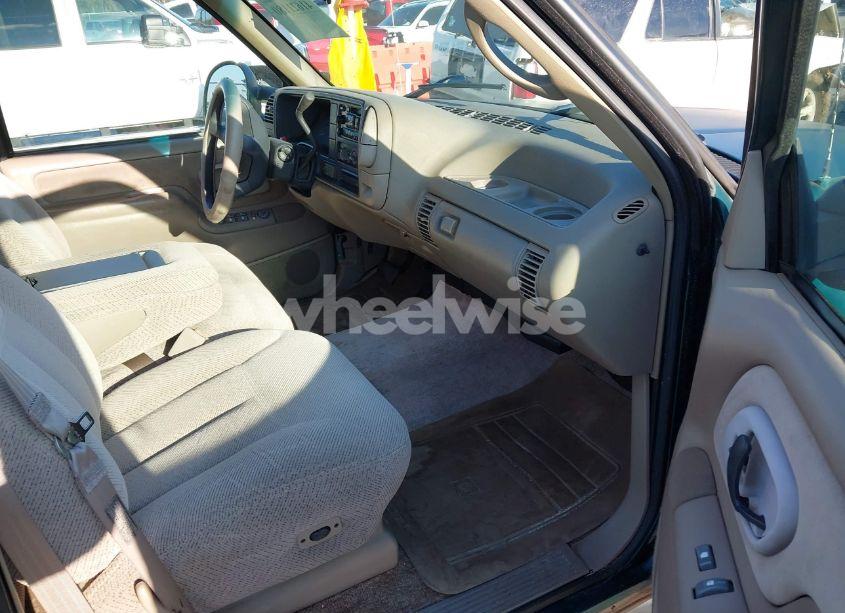 Photo 5 of 1996 Chevrolet Suburban K1500 (VIN 3GNFK16R2TG144401)