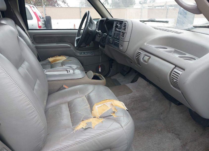 Photo 5 of 1996 Chevrolet Suburban K1500 (VIN 3GNFK16R3TG156041)