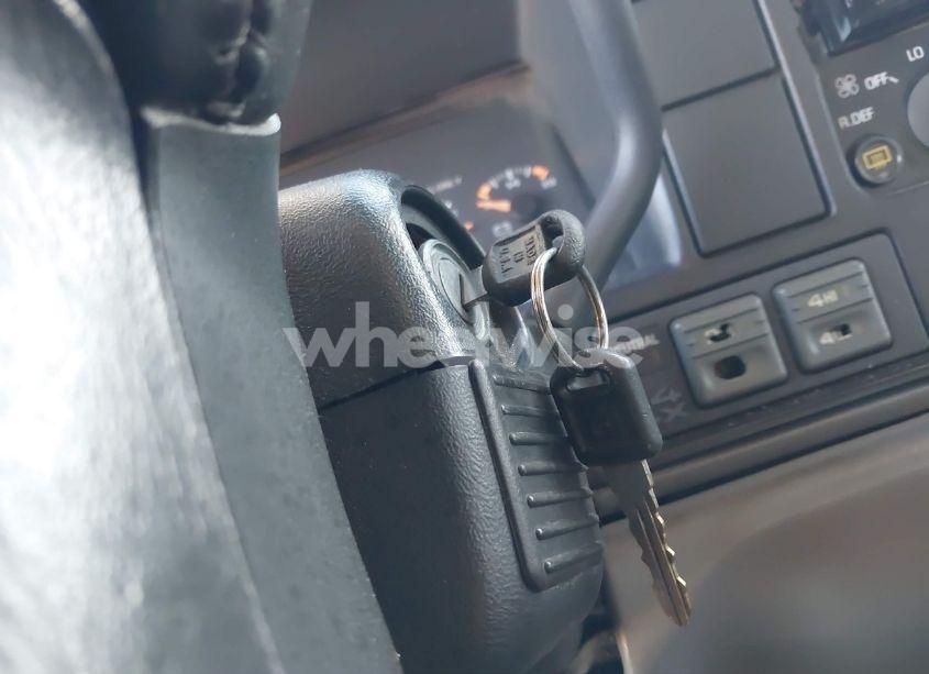 Photo 11 of 1999 Chevrolet Suburban 1500 LT (VIN 3GNFK16R3XG147202)