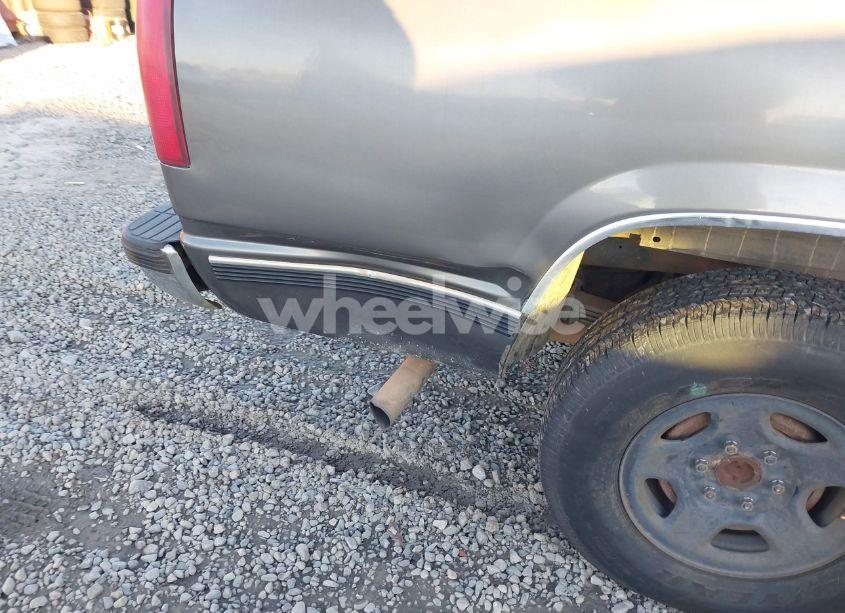 Photo 12 of 1999 Chevrolet Suburban 1500 LT (VIN 3GNFK16R3XG147202)